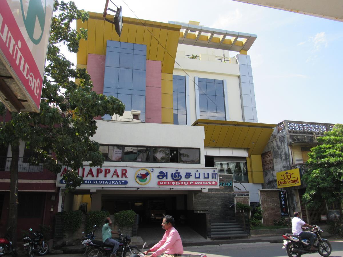 Devis Grand Hotel Pondicherry Exterior photo